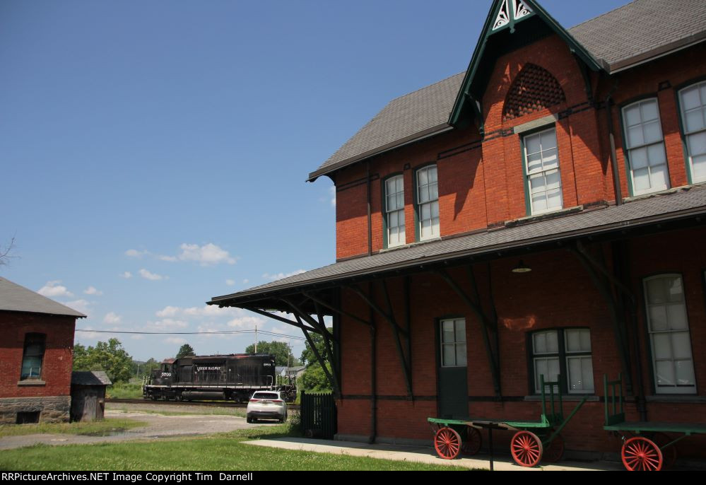 LS 5700 at the Sayre depot